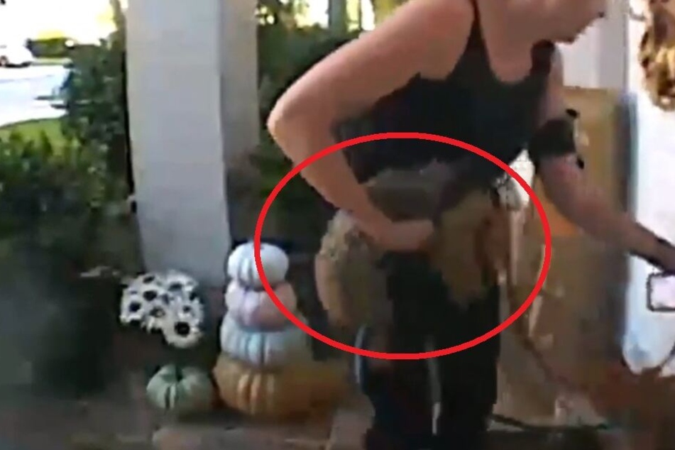 Die mysteriöse Hundesitterin "Hannah" mit dem leblosen Hund Bella auf dem Arm.