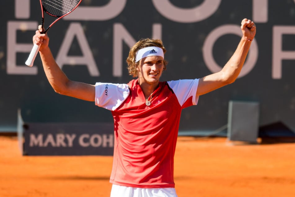 Alexander Zverev jubelt nach seinem Sieg im Auftaktspiel in Hamburg.