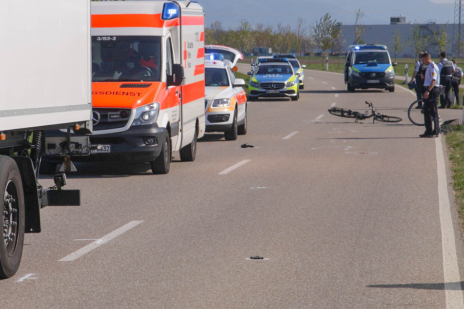 Die Radfahrerin wollte die Kreisstraße zwischen Bietigheim und Muggensturm überqueren, als sie von einem Lkw erfasst wurde.