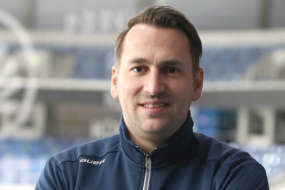 Jens Baxmann (40) arbeitet fleißig an dem Eislöwen-Kader für die neue Saison.