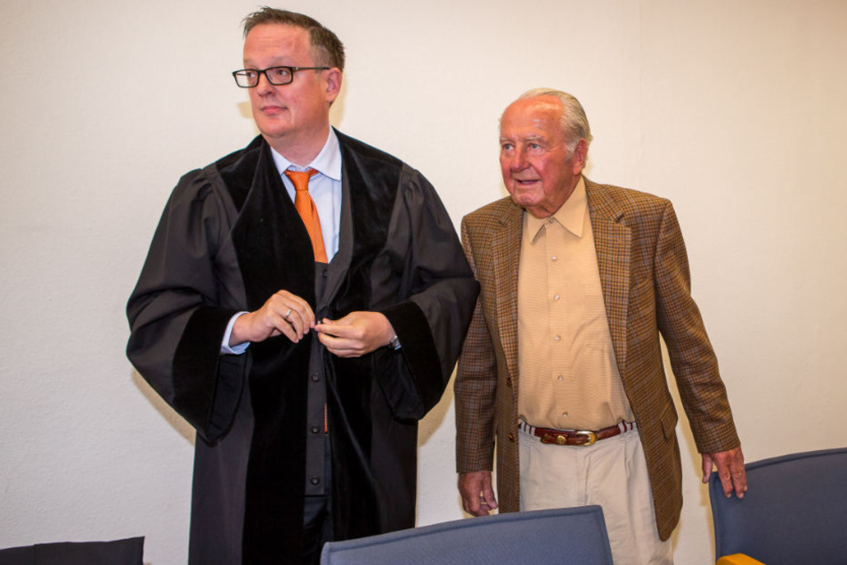 Johannes Gebbing Jr. (88, r.) und sein Anwalt Dr. Hannes Hartung. Den Kampf um die Jason-Gruppe läuft aktuell noch. Das Urteil des Oberlandesgerichtes Dresden steht noch immer aus.