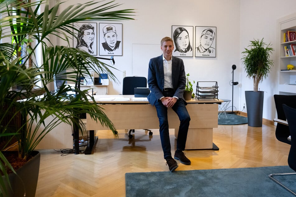Dominik Krause (35, Grüne) in seinem Büro im Rathaus. Unweit von hier wurde ein Mann mit einem Messer festgenommen.