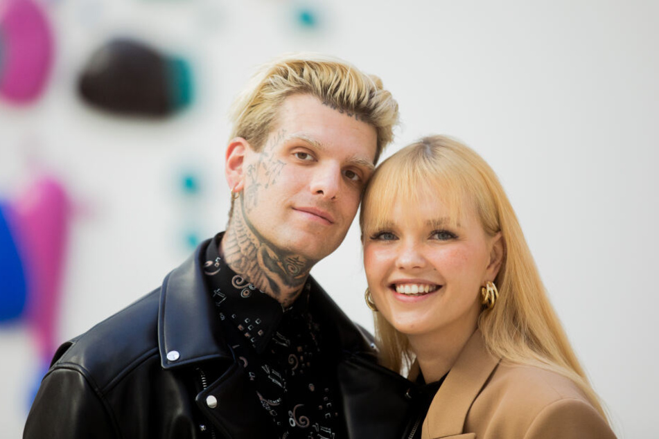Bonnie Strange und ihr Freund Boris Alexander Stein nach einem Gerichtstermin im Landgericht.