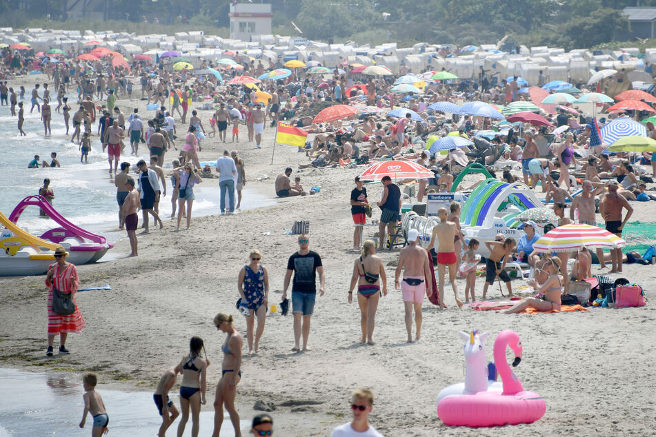 Corona-Alarm an beliebtem Ostseestrand! Touristin schleppt Virus ein