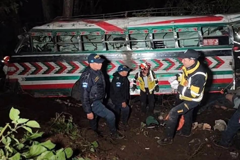 15 Insassen dieses bunten Busses haben den Unfall nicht überlebt.