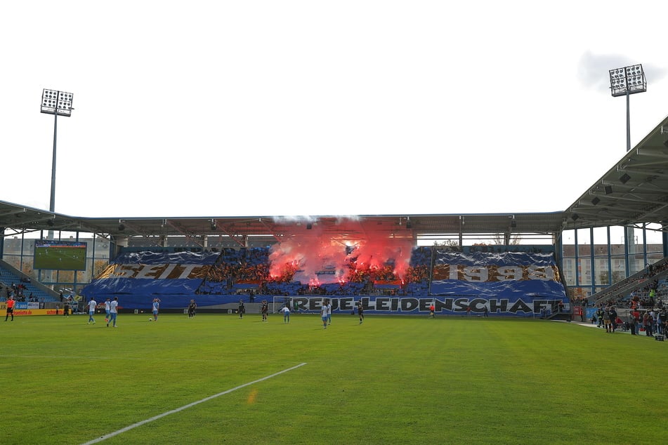 Das Stadion an der Gellertstraße wird am Samstag ausverkauft sein. Die Fans beider Lager werden es in ein Tollhaus verwandeln.