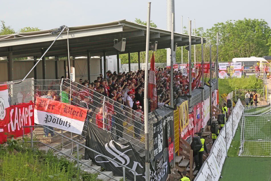 Im Mai 2016 spielte der FSV Zwickau die Drittliga-Relegation gegen Elversberg - und gewann. Damals sah der Gästeblock noch so aus.