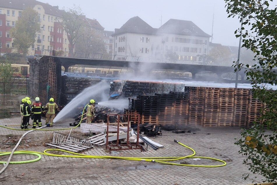 85 Feuerwehrleute waren im Einsatz.