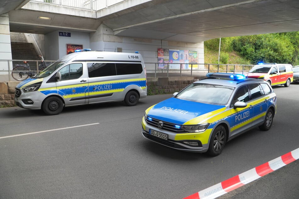 Im Bahnhof von Markkleeberg-Großstädteln ist eine Person am Dienstagmorgen von einem Zug erfasst worden.