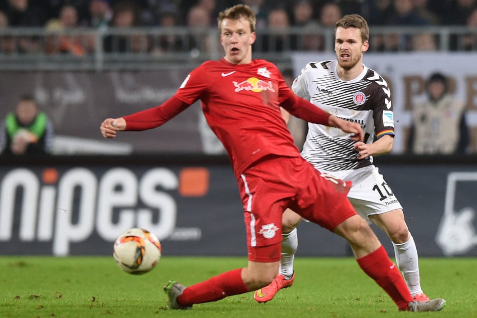 Christopher Buchtmann (32, r.) stand bei den letzten drei St.-Pauli-Siegen über RB Leipzig auf dem Platz. Damals wie heute dabei: Lukas Klostermann (28).