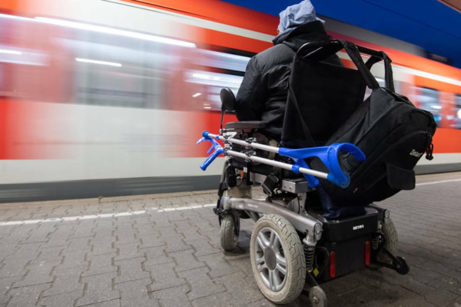 Die U-Bahn kam nach einer Vollbremsung etwa einen Meter vor dem 32-Jährigen zum Stehen (Symbolbild).