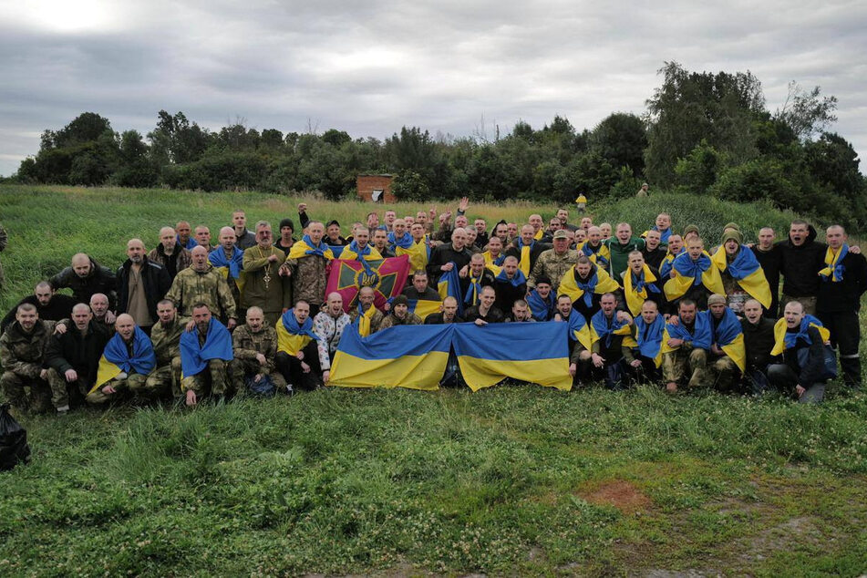 Ukrainian prisoners of war pose for a picture after the latest swap with Russia.