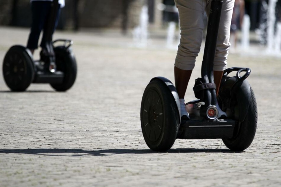 Der sturzbetrunkene Mann fuhr einen Segway-Elektroroller. (Symbolbild)