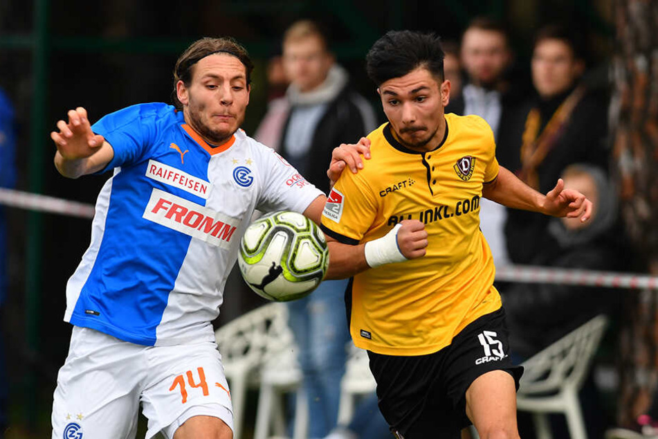 Laufduell zwischen Zürichs Numa Lavanchy (l.) und Dynamos handbandagiertem Osman Atilgan.