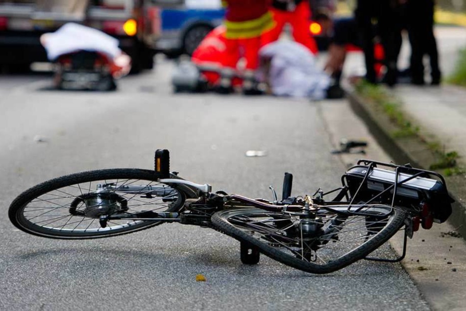 Der Mann stürzte mit dem Fahrrad und zog sich schwerste Verletzungen zu. (Symbolbild)