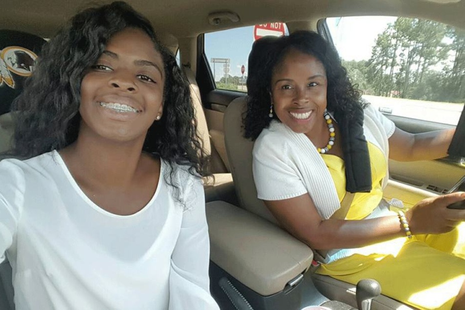Kamiya Mobley (19) auf einem Selfie mit ihrer Fake-Mutter Gloria W. (52).