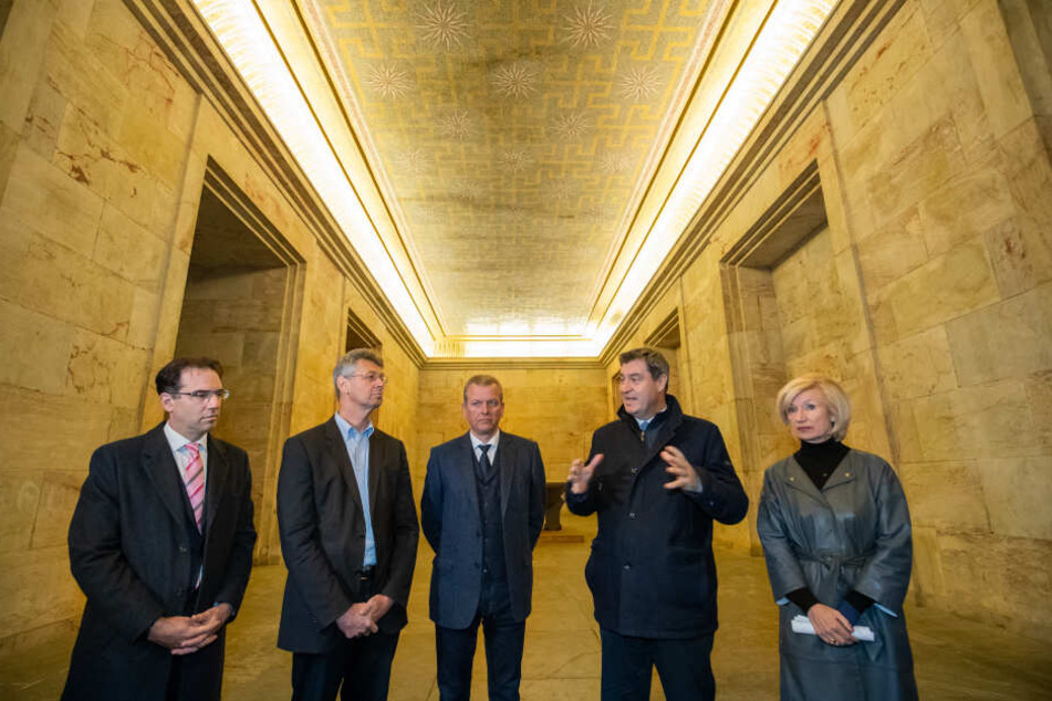 Daniel Ferdinand Ulrich (l-r), Planungs- und Baureferent der Stadt Nürnberg, Michael Piazolo (Freie Wähler), Kultusminister von Bayern, Ulrich Maly (SPD), Oberbürgermeister von Nürnberg, Markus Söder (CSU), Ministerpräsident von Bayern, und Julia Lehner,