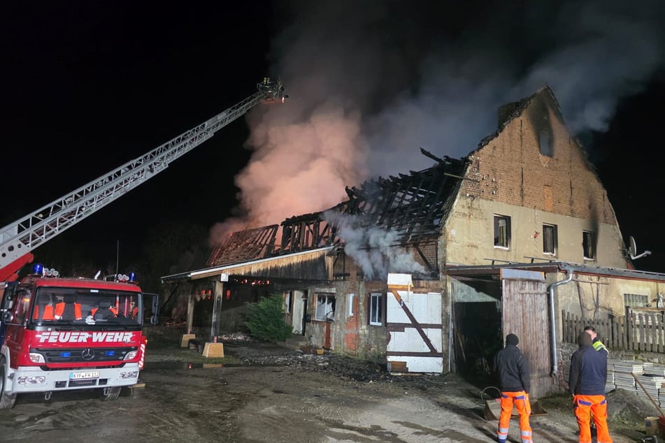 Wohnhaus in Brand: Sechsköpfige Familie verliert komplettes Hab und Gut