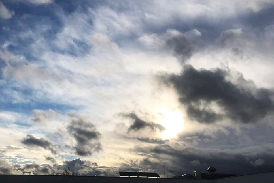 Der Sturm pfeift ums Landesfunkhaus in Erfurt.