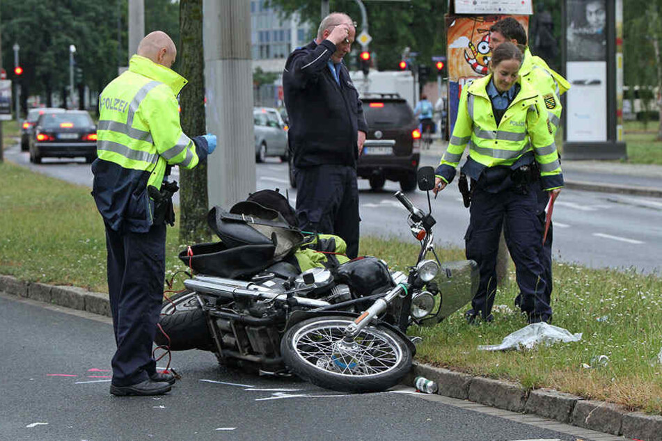 Einer der beiden Motorradfahrer wurde schwer verletzt.