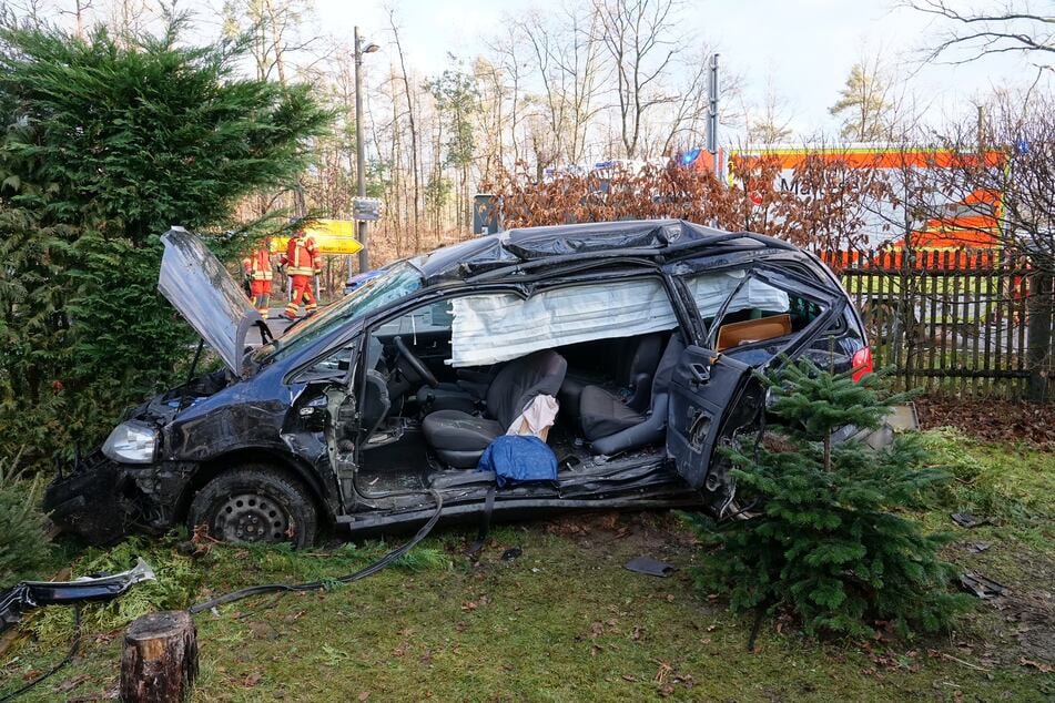 Bei dem Unfall auf der S81 wurde ein 55-jähriger Seat-Fahrer schwer verletzt.