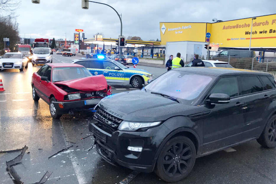 Der Verkehr musste einspurig an der Unfallstelle vorbeigeleitet werden.