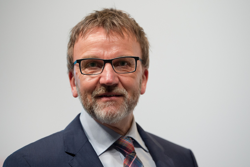 Frank Jakobi (58), stellvertretender Aufsichtsratsvorsitzender und Betriebsrat der TUI Group, räumte ein: "Ein Flugzeug, das nicht fliegt, verursacht sehr hohe Kosten - auch mit Blick auf die Ausgaben für Leasing oder Personal".