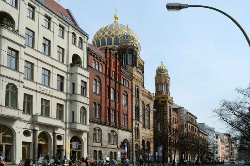 Jüdische Einrichtungen, wie die Neue Synagoge in der Oranienburg Straße, erhalten weiter erhöhten Schutz.