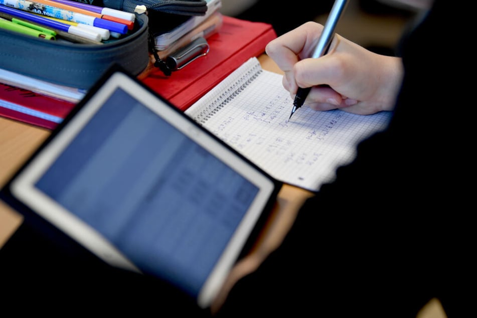 Besonders viele der überschüssigen Millionen gehen in die Digitalisierung, auch für Schulen.