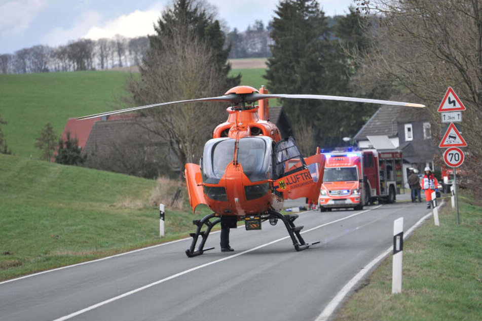 Der Fahrer wurde mit dem Rettungshubschrauber in eine Spezialklinik geflogen.