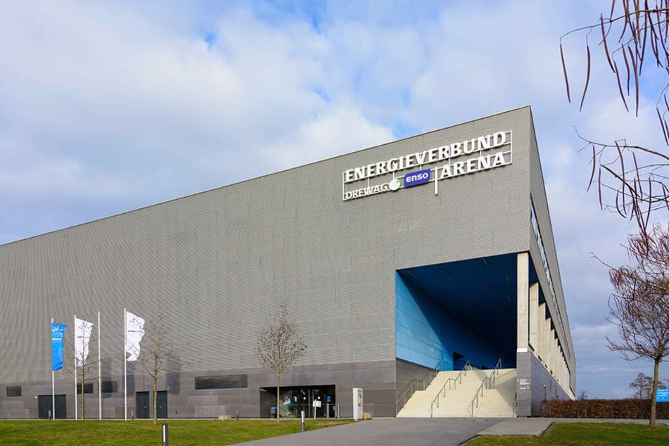 Wegen ungesicherter Finanzen musste die Tour abgebrochen werden, bevor sie die Energie-Verbund-Arena Dresden erreichte.