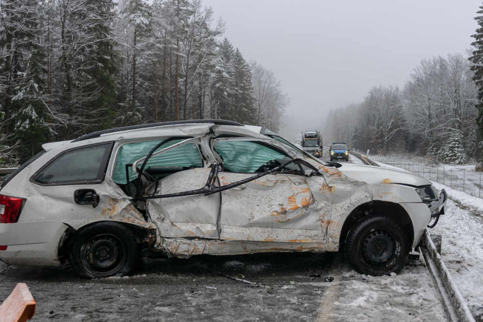 Der Fahrer des Skoda musste ins Krankenhaus eingeliefert werden.