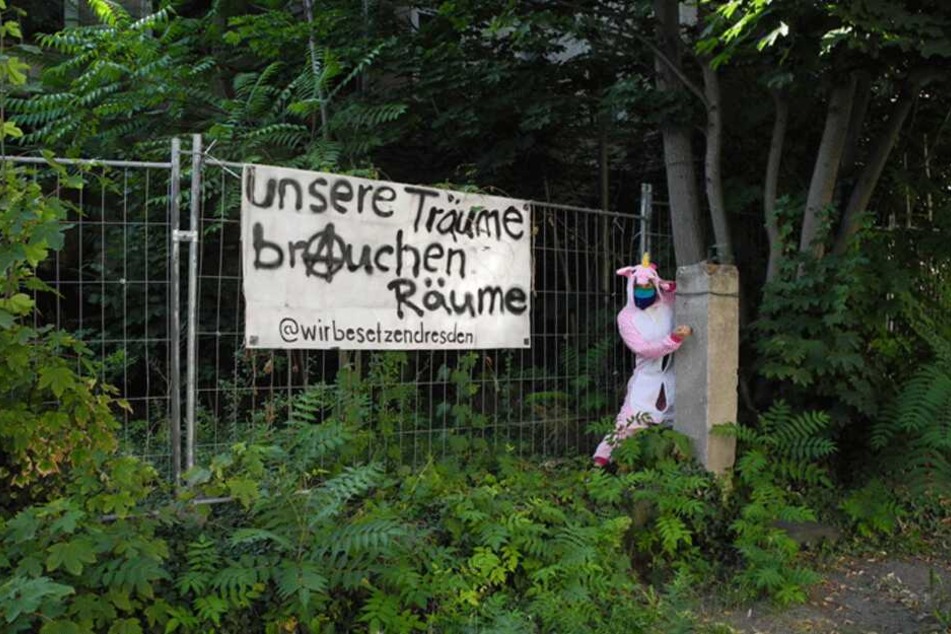 Auch das umstehende Gelände inklusive Garten wurde besetzt.