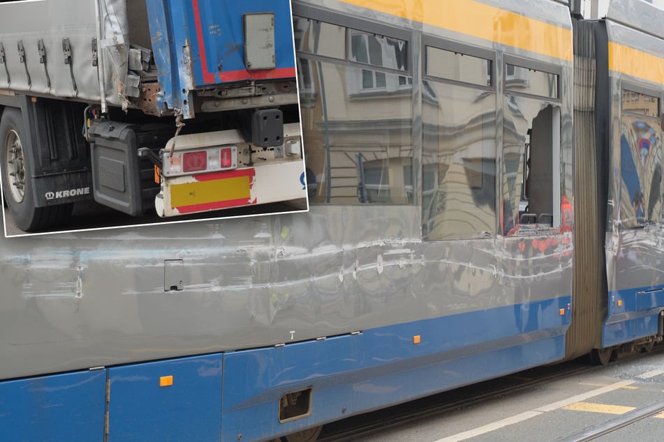 Beim Abbiegen: Lkw schlitzt Leipziger Straßenbahn auf