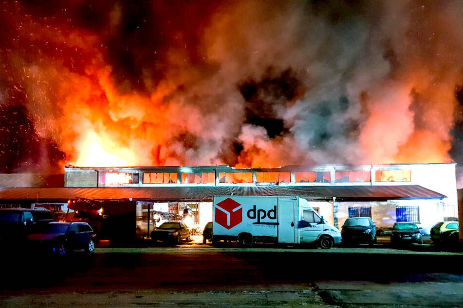 In einer Werkhalle in Zossen ist in der Nacht zu Mittwoch ein Großfeuer ausgebrochen.