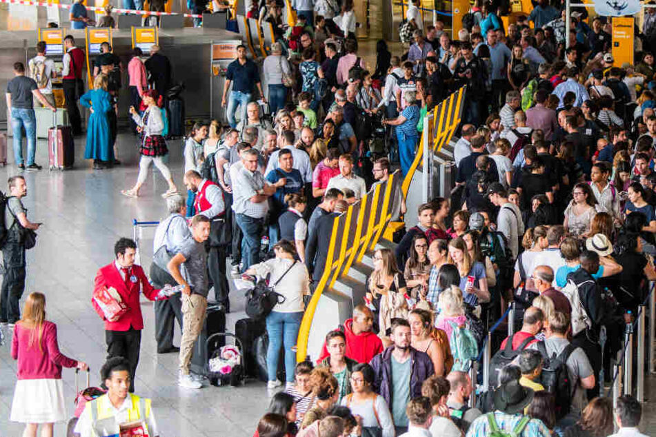 Zahlreiche Starts und Landungen am Frankfurter Flughafen wurden wegen des Unwetters gestrichen.