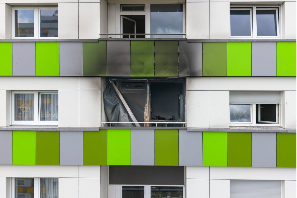 Der Brand-Balkon ist schwer gezeichnet. Darüber liegt Stephans Wohnung.