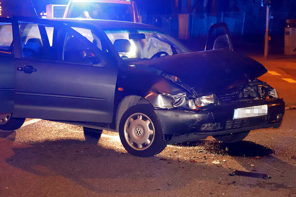 Eine Person wurde bei dem Unfall verletzt.