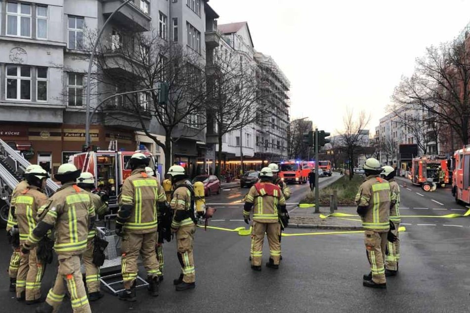 In Berlin-Wilmersdorf hat es am Mittwochmorgen einen gewaltigen Brand gegeben.