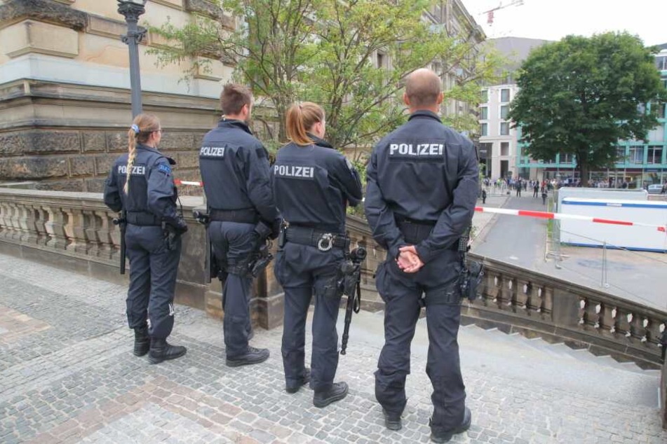 Die Polizei Dresden überwacht den Besuch der Kanzlerin in Dresden von etlichen Plätzen aus.