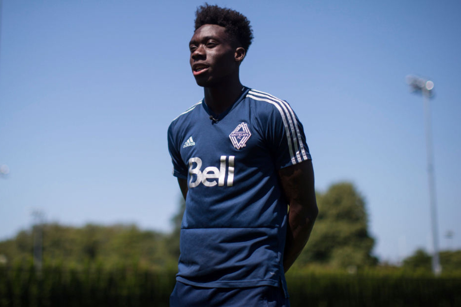 Alphonso Davies könnte bald für den FC Bayern auf dem Feld stehen. (Archivbild)