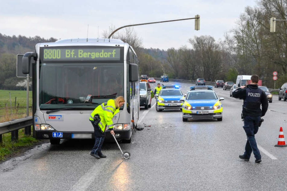 Die Unfallaufnahme durch die Beamten führte scheinbar nur zu leichten Verkehrsbehinderungen.