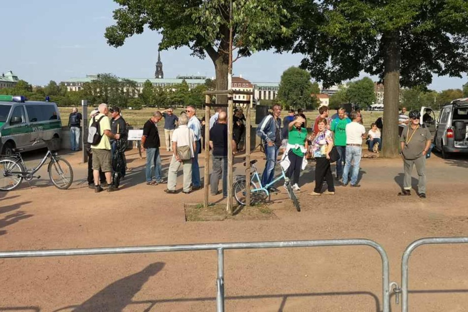 Bei den Rechten werden es zunehmend immer weniger Teilnehmer.