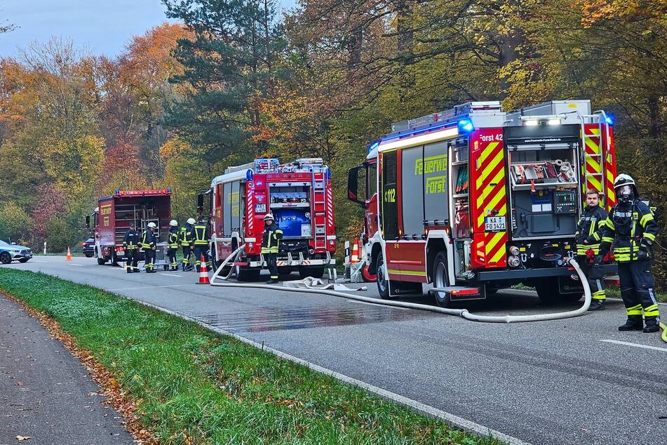 Mit drei Einsatzfahrzeugen war die Feuerwehr Forst-Baden vor Ort.