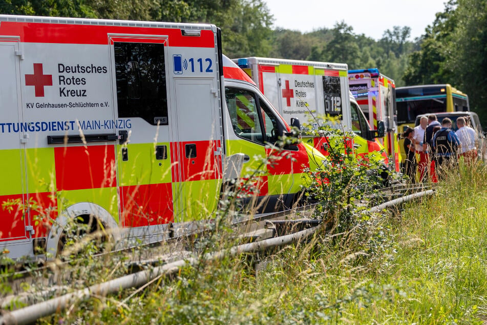 Der Rettungsdienst war nach dem Unfall mit zahlreichen Kräften vor Ort im Einsatz.