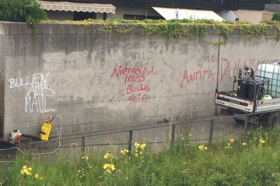 Diverse Schmierereien waren auch im Bereich der Mangfallbrücke zu sehen.