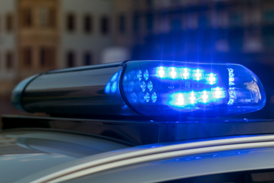 Unfall A9: Fahrschulauto bremst auf A9 Motorradfahrer aus und flüchtet: Biker bei Sturz schwer verletzt