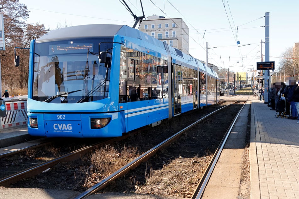Am Falkeplatz wurde eine Person von einer Straßenbahn der CVAG erfasst.