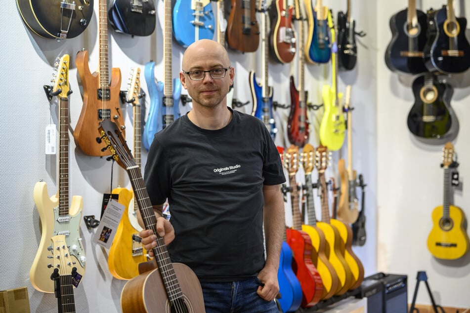 Musikschulleiter Patrick Schulze (45) möchte, dass sich die Kinder und Jugendlichen vor der Musikschule wohlfühlen.