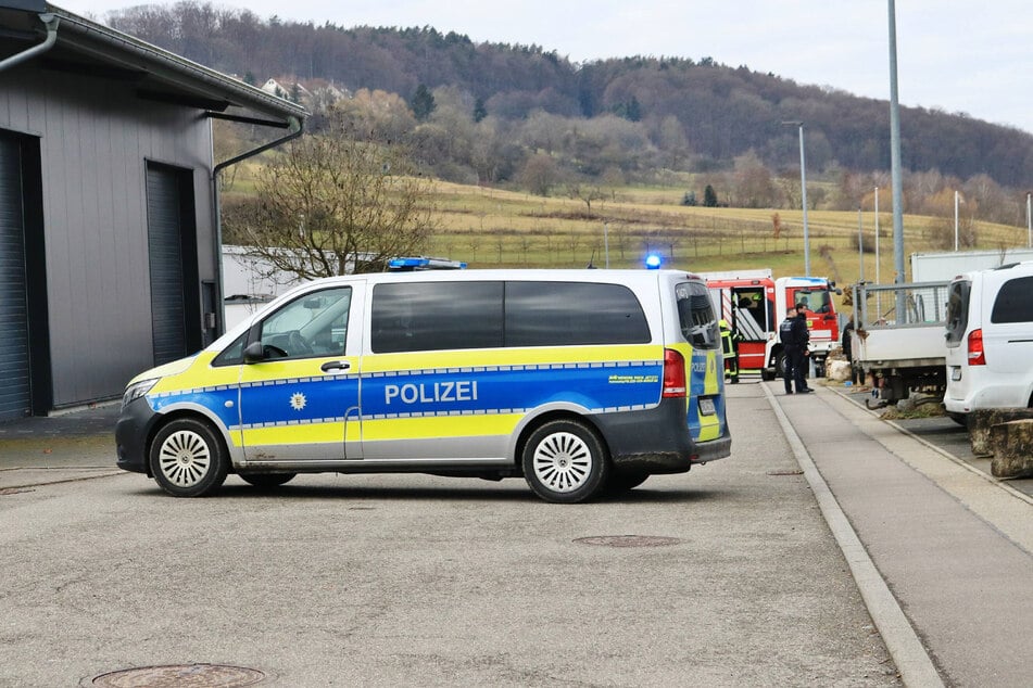 Die Polizei sicherte den Bereich um den Fundort in Berglen ab.